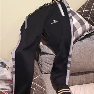 Burberry Joggers🔥🔥🔥